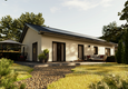 Gartenansicht des Bungalow 100 mit überdachter Terrasse, großen Fensterelementen und gemütlichem Sitzbereich inmitten gepflegter Natur.